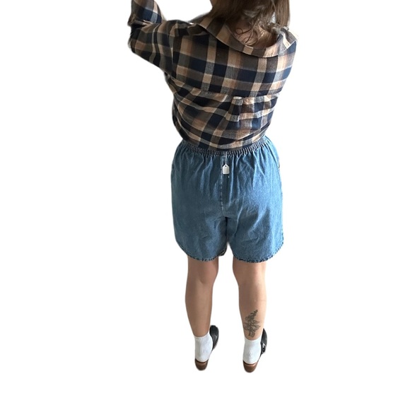 Vintage Chic Oversized Mid Tight Shorts Fit Like Medium - Picture 9 of 9